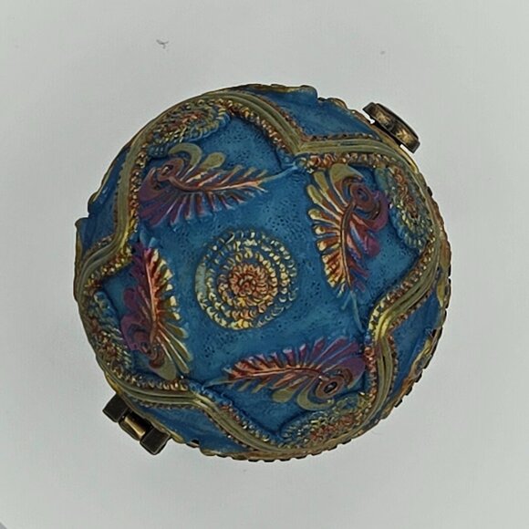 Pair of Ornate embossed Egg Heart Hinged Trinket boxes - Picture 12 of 13